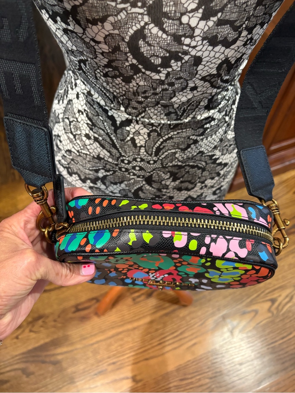Kurt Geiger London Hampstead Camera Bag - Picture 5 of 12